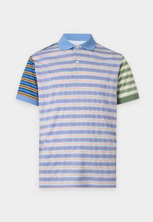 Polo à manches courtes avec col bleu clair et rayures horizontales mélangées en bleu, marron, blanc, pêche et vert sur le corps et les manches.