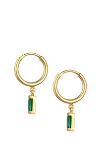 Guld hoops øreringe med en rektangulær grøn ædelsten charm, der har en poleret overflade og glat tekstur. Designet er enkelt, men elegant.
