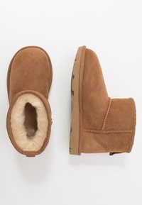 UGG - CLASSIC MINI II UNISEX - Nilkkurit - chestnut Pienoiskuva 1