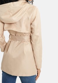 Threadbare Trenssi - stone