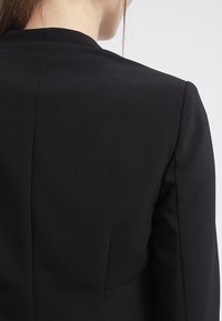 KIOMI Blazer - black