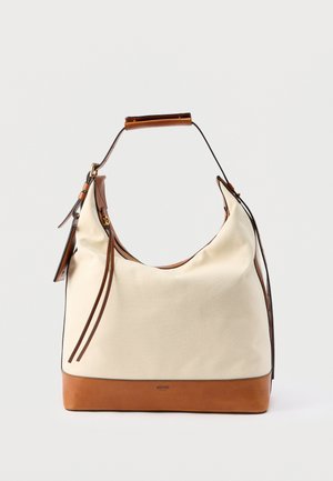 Sac hobo en cuir beige et marron avec bandoulière réglable, fermeture éclair et design minimaliste sur fond neutre.