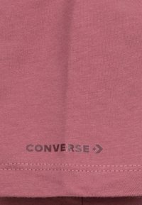 Converse RETRO SNEAKER  - Apdrukāts T-krekls - royal flushed