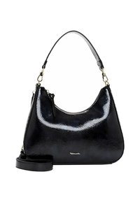 Zwarte handtas van lakleer met een gebogen vorm, afneembare band en accenten van goudkleurig metaal. Voorzien van een ritssluiting en een gestructureerd oppervlak.