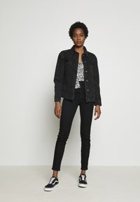 Vero Moda VMKATRINA LOOSE JACKET MIX - Casaco de ganga - black