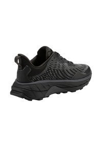 Baskets de sport noires avec un dessus texturé présentant un motif en vagues. Semelle épaisse avec un dessin de semelle robuste et une languette à l'arrière pour un enfilage facile.