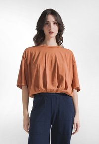 Unausgewählt, brown