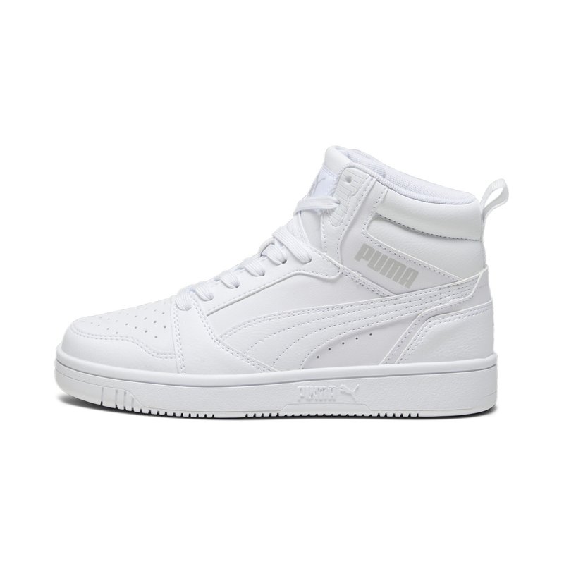 Høye sneakers i helhvit skinn med teksturerte detaljer, perforert tå, polstret krage og grå Puma-logo på siden.