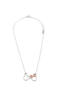 Collana in argento con cerchi intrecciati e un'accenno in rosa oro a forma di fiocco. Design semplice con metallo liscio e chiusura a moschettone.
