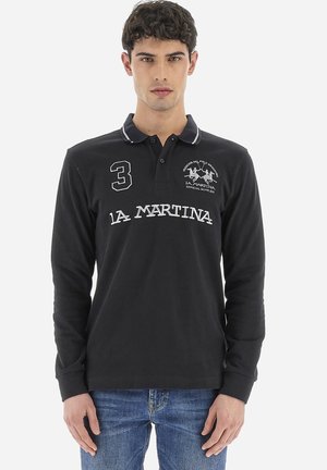 Polo a maniche lunghe nera con dettagli bianchi, caratterizzata da un numero 3 sul petto, logo ricamato e design del colletto classico.