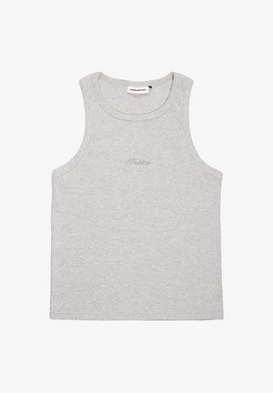 Vaaleanharmaa, hihaton, ribbineulottu toppi, jossa on pieni käsin kirjailtu "Prohibited"-teksti rinnassa ja pyöreä pääntie.