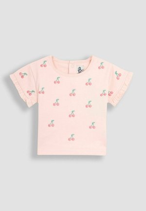 Rožinė trumpomis rankovėmis marškinėliai su išsiuvinėtu vyšnių dizainu, su raukiniais ant rankovių ir apvaliu iškirpimu. Uždarymas su mygtuku gale.