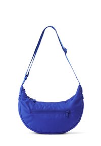 Blaue Umhängetasche aus Nylon, mit einer geschwungenen Form, verstellbarem Gurt und einer Reißverschlusstasche auf der Vorderseite zur Aufbewahrung.