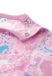 Vaaleanpunainen kangas, jossa on yksisarviskuvio, ja mukana on violetin ja sinisen sävyisiä roiskeita. Kauluksessa on hopeiset napit. Pehmeä tekstuuri.