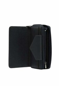 Portefeuille zippé noir, extérieur en cuir texturé, plusieurs emplacements pour cartes, compartiments organisés et un accent en forme de losange à l'intérieur.