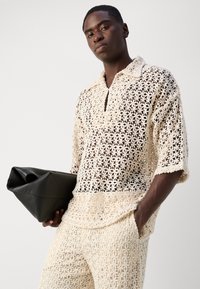 Heathe OLUROMBI SHORT SET - Poloshirts - cream