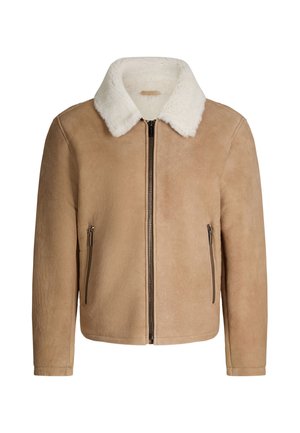 Beżowa kurtka zamszowa z białym kołnierzem z baranka, zamkiem z przodu oraz dwoma bocznymi kieszeniami na zamek. Gładka tekstura i minimalistyczny design.