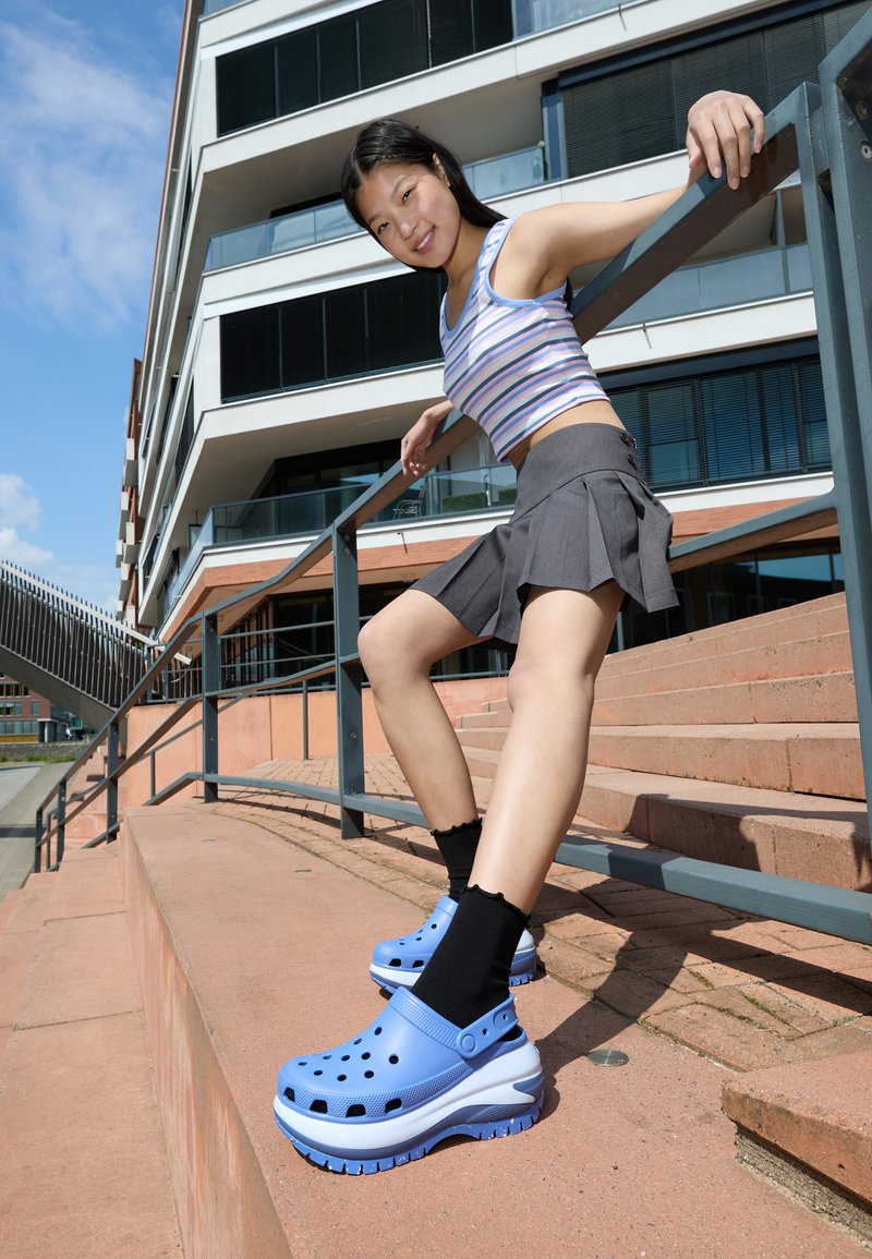 Crocs MEGA CRUSH UNISEX - Cokle - blue