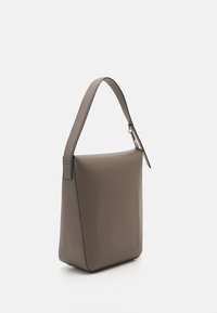 Calvin Klein SOFT SCULPT BUCKET BAG - Bolso de mano - cinder