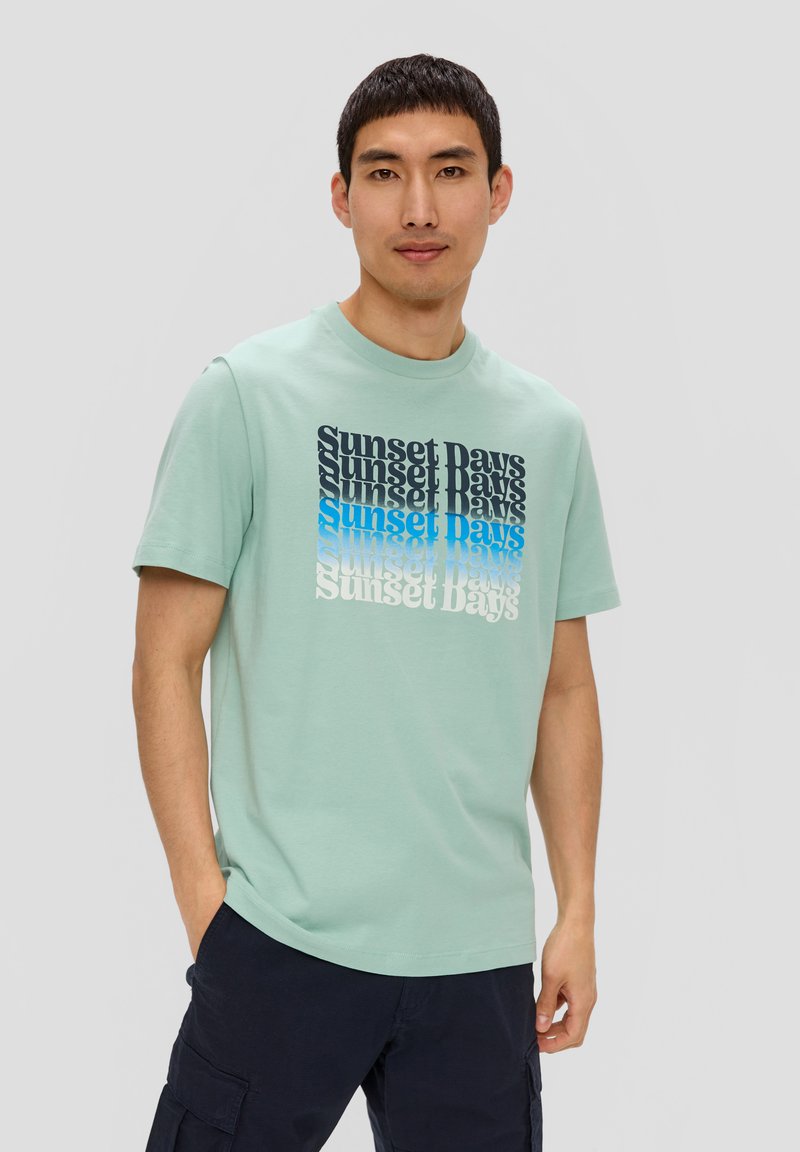s.Oliver MIT FRONTPRINT - T-shirt print - ozeangrün