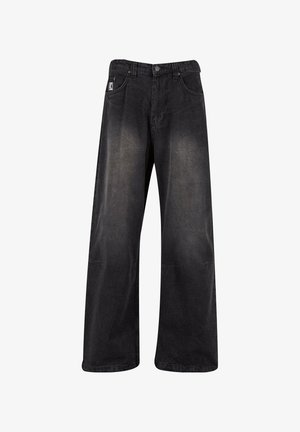 Pantalones vaqueros de pierna ancha negros con un acabado desgastado, que cuentan con un cierre de botón, cinco bolsillos y un parche de marca en la parte delantera izquierda.