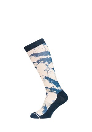 Knielange sok met marineblauwe teen, hiel en boord, met een witte basis en abstracte marineblauwe spetterpatronen.
