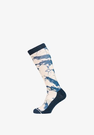 Knielange sok met marineblauwe teen, hiel en boord, met een witte basis en abstracte marineblauwe spetterpatronen.