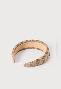 Υφασμάτινη κορδέλα με καφέ λουλουδάτο μοτίβο σε μπεζ φόντο· λείο υφή· ανοιχτό σχέδιο στο τέλος· η εσωτερική επένδυση φαίνεται μαλακή.