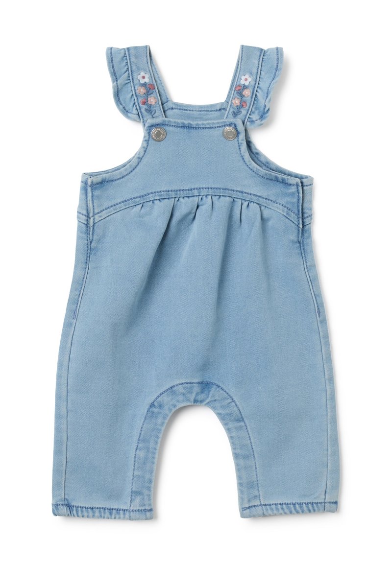 Overoles de mezclilla en azul claro con cintura fruncida, tirantes ligeros y adornos de bordado floral en el hombro. Presenta cierres de botones a presión.