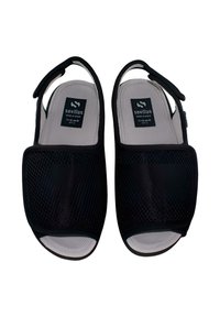 Sandalias negras con punta abierta, con correas ajustables y plantillas acolchadas blancas etiquetadas "Sevillas Made in Spain."