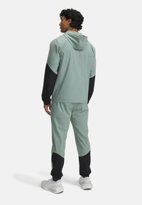 Under Armour CHALLENGER PRO - Tuta - silica green