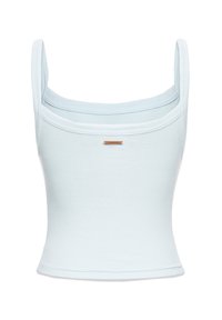 Jasnoniebieski prążkowany top na ramiączkach z szerokimi ramiączkami i małą prostokątną metką marki na środku przodu.
