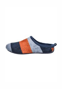 Zapatillas de fieltro con un diseño de calzado fácil de poner, que presentan rayas horizontales en azul marino, gris, naranja y rojo. Textura suave y suela de goma.