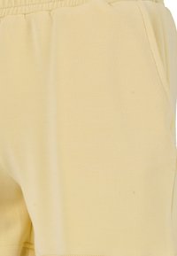 Endurance Träningsshorts -  double cream