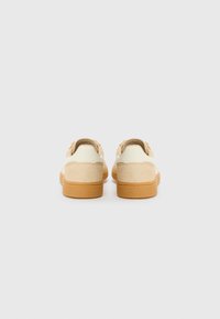 adidas Originals HANDBALL SPEZIAL UNISEX - Športni copati - magic beige/off white/gum