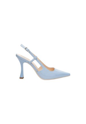 Scarpa slingback in vernice blu chiaro con punta affusolata, sottile cinturino alla caviglia e tacco a stiletto di altezza media. Presenta lati con ritagli.