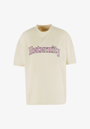 Kreemikas t-särk, mis on valmistatud puuvillast, millel on ringkaelus ja lühikesed varrukad. Esiküljel on roosa tekst, mis ütleb "Reternity."