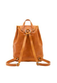 Zaino in pelle marrone con chiusura a coulisse, dettaglio in metallo e spallacci regolabili. Presenta una maniglia superiore e una superficie liscia.