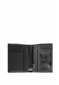 Schwarze Leder-Wallet mit mehreren Kartenfächern, einem Münzfach und einem transparenten ID-Fenster. Texturiertes Innenmuster.