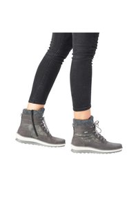 Grau Schnürstiefeletten mit einem strukturierten Filzkragen, seitlichem Reißverschluss und Gummisohle. Aus Leder mit wasserabweisender Beschichtung.