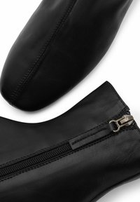 BALAGAN REGEL - Botines bajos - black