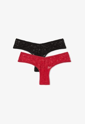 String in pizzo nero e rosso, con motivi floreali e bordi scallopati. Texture morbida con un aspetto trasparente, progettate per il comfort.