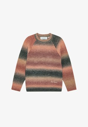 Πουλόβερ με στρογγυλή λαιμόκοψη, με διαβαθμισμένες ρίγες σε αποχρώσεις σκουριάς, ροδάκινου και πράσινου. Κατασκευασμένο από απαλό υλικό με ριμπ μανσέτες και λογότυπο στο κάτω μέρος.