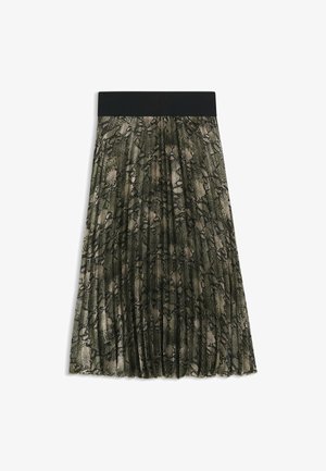 Jupe plissée avec une taille noire présentant un motif texturé de serpent vert sur un fond clair.