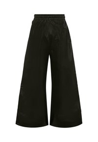 Pantalons noirs à jambe large en matériau brillant, dotés d'une taille élastique et d'une coupe ample, avec une texture lisse.