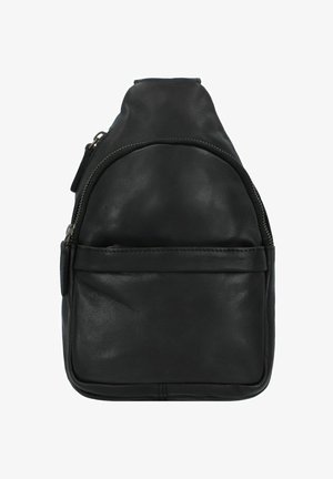 Bolso bandolera de piel negra con parte superior redondeada, cierre de cremallera y bolsillo frontal. Presenta una textura suave y acentos de hardware mínimos.