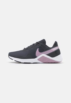 LEGEND ESSENTIAL 2 PRM - Zapatillas de entrenamiento - off noir/plum fog/black/white/amethyst ash/metallic hematite