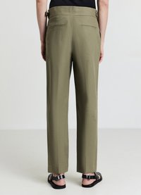Calliope TINTA UNITA CON FIBBIA - Pantaloni - verde militare chiaro