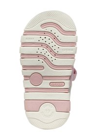 Suola di scarpa in gomma bianca e rosa con superfici testurizzate, scanalature a motivo ondulato, perforazioni per la traspirabilità e dettagli di brand in rilievo.