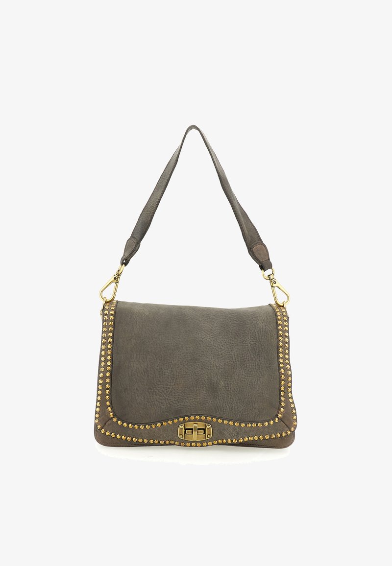 Borsa a spalla in pelle grigia con flap arcuato, borchie dorate lungo il bordo e chiusura dorata. Cinghia regolabile inclusa.